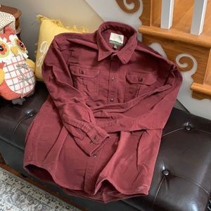 Men’s Cabela’s Outfitter Series Long sleeve. L regular all buttons Like new!